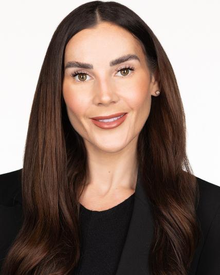 Ellie Page Headshot