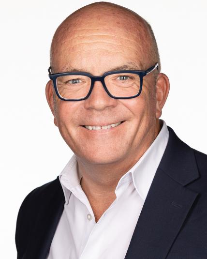 Simon Jones Headshot